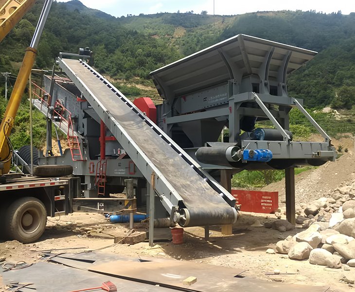 This is Sandreck Mobile Crushing Plant and Screens production line, the picture is the site real shooting.
